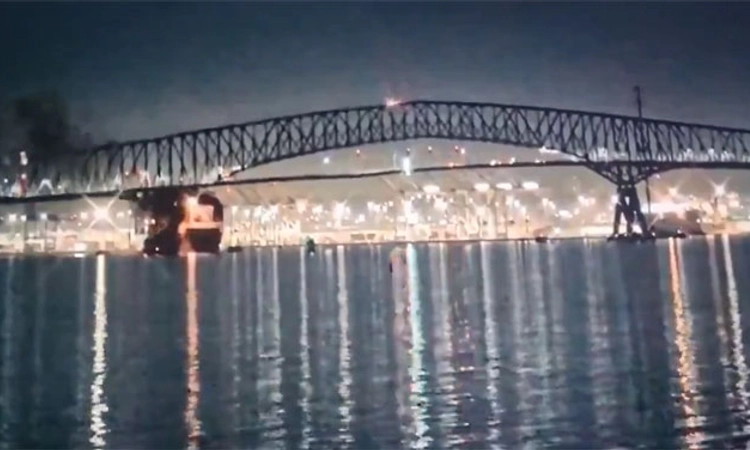 Baltimore bridge collapse; ಆರು ಕಾರ್ಮಿಕರು ನಾಪತ್ತೆ: ಪತ್ತೆ ಕಾರ್ಯ ಸ್ಥಗಿತ
