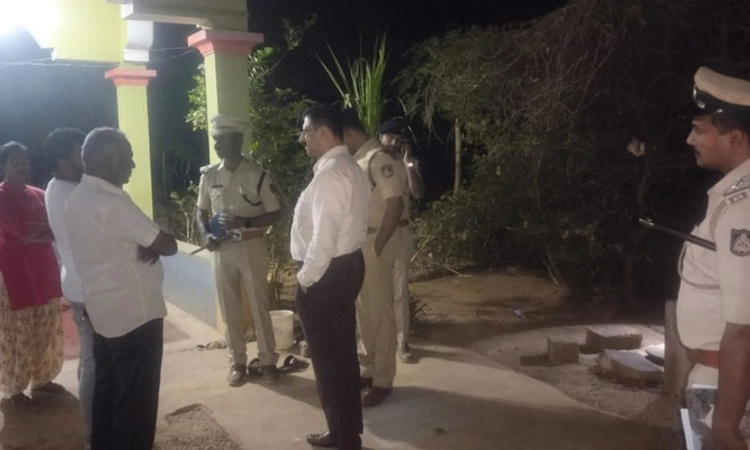 Kunigal; ಮನೆ ಮಾಲೀಕನ ಮೇಲೆ ಗುಂಡು ಹಾರಿಸಿ ಹಣ ದೋಚಿ ಪರಾರಿಯಾದ ದರೋಡೆಕೋರರು