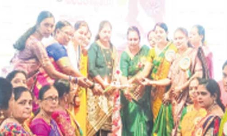 ರಾಣಿಬೆನ್ನೂರ:ಎಲ್ಲ ಕ್ಷೇತ್ರಗಳಲ್ಲೂ ಸಾಧಿಸಿದ್ದಾಳೆ ಮಹಿಳೆ- ರೂಪಾ