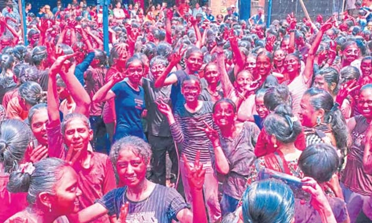 ಬಾಗಲಕೋಟೆ: ಐತಿಹಾಸಿಕ ಹೋಳಿ ಬಣ್ಣದಾಟಕ್ಕೆ ಚಾಲನೆ