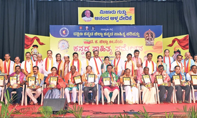 ಆಂಗ್ಲರ ದಾಸ್ಯದ ಭಾಷೆಯಿಂದಲೇ ಕನ್ನಡತನಕ್ಕೆ ಆತಂಕ: ಡಾ| ಶಿಶಿಲ