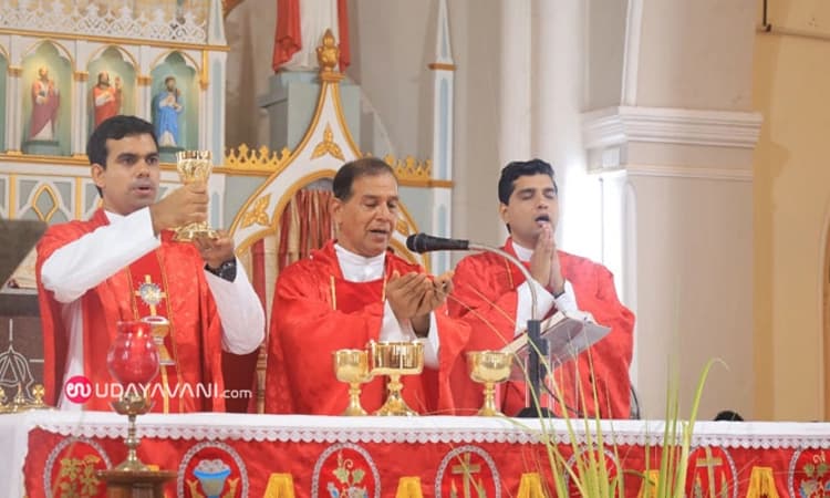 Shirva ಆರೋಗ್ಯ ಮಾತಾ ದೇವಾಲಯ: ಗರಿಗಳ ರವಿವಾರ ಆಚರಣೆ