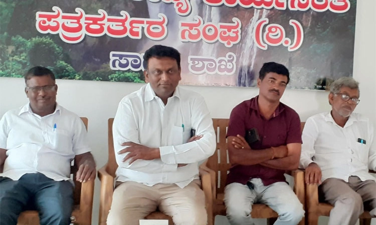 K. S. Eshwarappa 25 ಸಾವಿರ ಮತ ಪಡೆಯಲಿ: ಮಲ್ಲಿಕಾರ್ಜುನ ಹಕ್ರೆ ಸವಾಲು