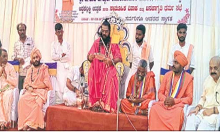 ಬೃಹತ್‌ ಅಡ್ಡಪಲ್ಲಕ್ಕಿ ಉತ್ಸವ; ಸಮಾನತೆಯ ಸಂದೇಶ ಸಾರಿದ ರೇಣುಕಾಚಾರ್ಯರು