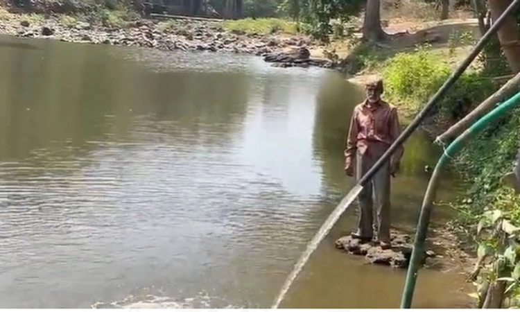 Shimoga: ಕಾಡು ಪ್ರಾಣಿ-ಪಕ್ಷಿಗಳ ದಾಹ ತಣಿಸಲು ಬತ್ತಿದ ನದಿಗೆ ನೀರು ಹರಿಸಿದ ಕರುಣಾಮಯಿ ರೈತ