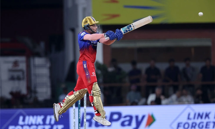 IPL: ನೆರವಾದ ಅನುಜ್, ಕಾರ್ತಿಕ್ :ಚೆನ್ನೈ ಗೆ 174 ರನ್ ಗುರಿ ನೀಡಿದ ಆರ್ ಸಿಬಿ