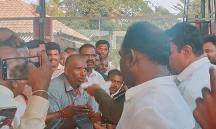 JDS; ಚನ್ನಪಟ್ಟಣದಲ್ಲಿ ನಿಖಿಲ್‌ಗೆ ಕಾರ್ಯಕರ್ತರಿಂದ ಮುತ್ತಿಗೆ