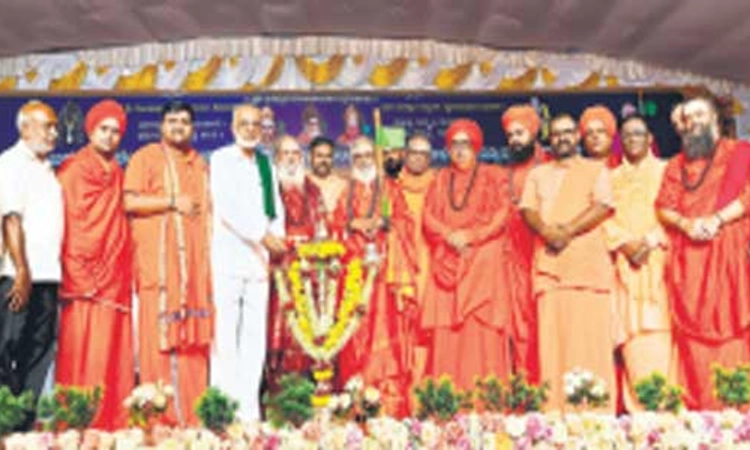 ಸೈನಿಕ-ರೈತರನ್ನು ಎಂದಿಗೂ ಮರೆಯದಿರಿ: ರಂಭಾಪುರಿಶ್ರೀ
