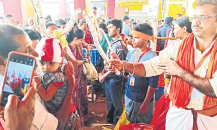 ಶಿರಸಿ ಮಾರಿಕಾಂಬಾ ಜಾತ್ರೆ: ಎರಡು ವರ್ಷಕ್ಕೊಮ್ಮೆ ಸಿಗುವ ರಾಣಿಗೋಲಿನ ಆಶೀರ್ವಾದ!