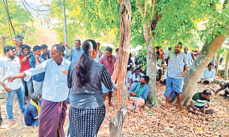 Election Boycott: ಮತದಾನ ಬಹಿಷ್ಕಾರದಿಂದ ಹಿಂದೆ ಸರಿಯಲ್ಲ; ಗ್ರಾಮಸ್ಥರು