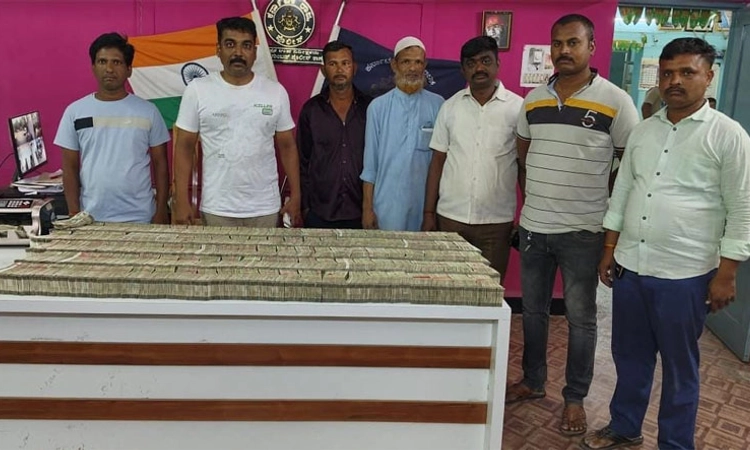 24 ಗಂಟೆಗಳಲ್ಲಿ 5 ಕೋಟಿ ರೂ.ಗೂ ಅಧಿಕ ಚುನಾವಣ ಅಕ್ರಮ ಜಪ್ತಿ