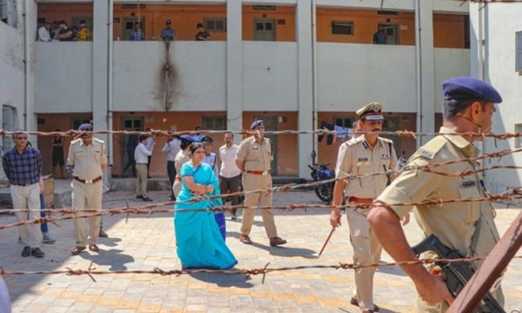 Gujarat University;ದಾಳಿಯ ಬಳಿಕ ವಿದೇಶಿ ವಿದ್ಯಾರ್ಥಿಗಳ ಸ್ಥಳಾಂತರ: ಭದ್ರತೆ ಬಿಗಿ