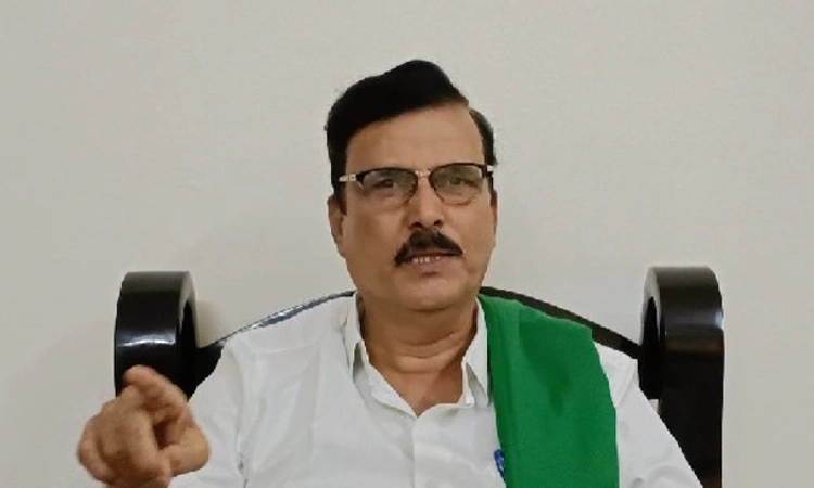 ರೈತರ ಸಂಕಷ್ಟಕ್ಕೆ ನೆರವಾಗದ ರಾಜಕೀಯ ಪಕ್ಷಗಳು ಮತ ಕೇಳಲು ಬಂದರೆ ಛೀಮಾರಿ ಹಾಕಿ: ಕುರುಬೂರು