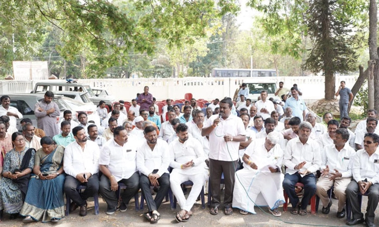 Hassan; ನೀರಿಗಾಗಿ ಪ್ರತಿಭಟನೆ ನಡೆಸಿದ ಜೆಡಿಎಸ್: ಎಚ್ಚರಿಕೆ