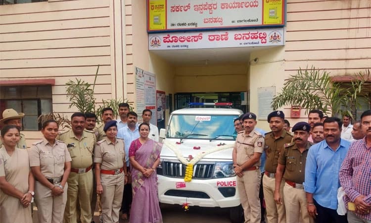 Banahatti: ತಾಂತ್ರಿಕ ಸೌಲಭ್ಯಗಳನ್ನು ನೀಡುವ ನಿಟ್ಟಿನಲ್ಲಿ ಬದ್ಧಳಾಗಿದ್ದೇನೆ: ಉಮಾಶ್ರೀ