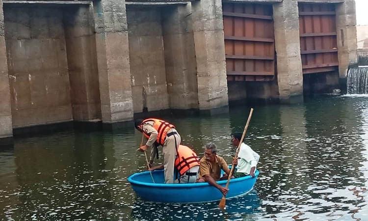 Siruguppa: ನದಿಗೆ ಹಾರಿ ಆತ್ಮಹತ್ಯೆಗೆ ಶರಣಾದ ಮಹಿಳೆಯ ಶವ ಪತ್ತೆ