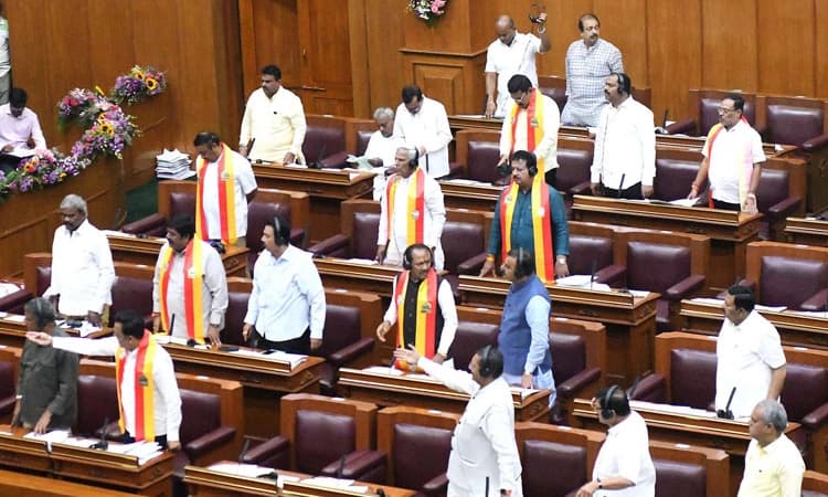 ಲಾಠಿಚಾರ್ಜ್‌ ತನಿಖೆಗೆ ನಕಾರ: ಬಿಜೆಪಿ ಸಭಾತ್ಯಾಗ; ಪೊಲೀಸರ ಕ್ರಮ ಸಮರ್ಥಿಸಿದ ಸರಕಾರ