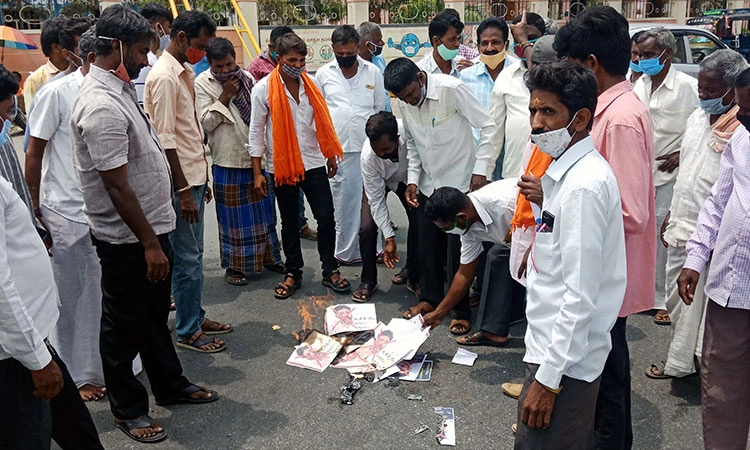 ಡಿ.ಕೆ. ಶಿವಕುಮಾರ್‌ ವಿರುದ್ಧ ನಾಯಕ ಸಮಿತಿ ಪ್ರತಿಭಟನೆ