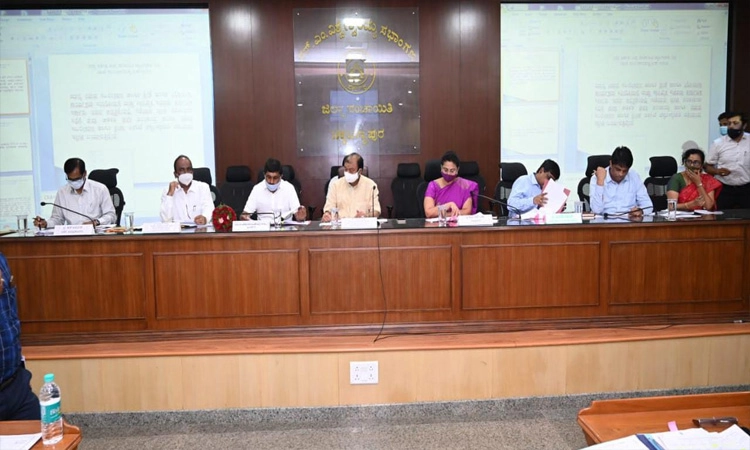ಬೆಳೆ ವಿಮೆ ರೈತರಿಗೆ ಅನುಕೂಲ ಆಗುವಂತೆ ಕ್ರಮ ವಹಿಸಿ : ಸಚಿವ ನಾರಾಯಣಗೌಡ