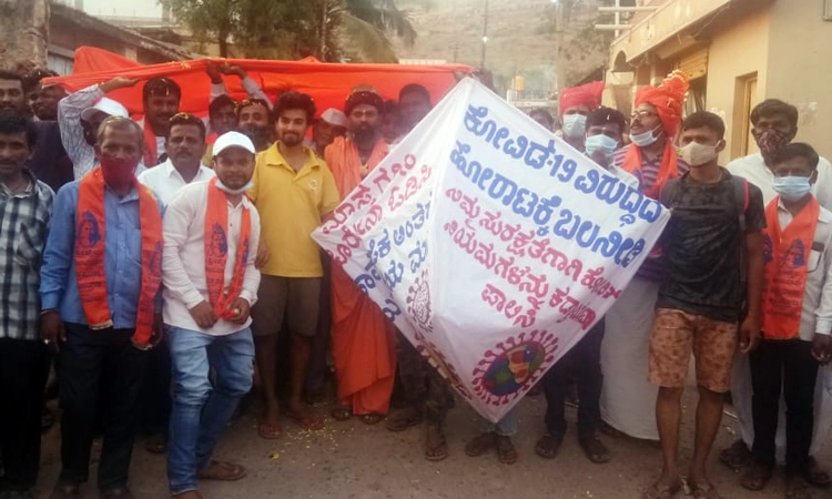 ಕೋವಿಡ್ ಜಾಗೃತಿ : ಶ್ರೀಶೈಲ ಪಾದಯಾತ್ರೆಯಲ್ಲಿ ಅತಿ ದೊಡ್ಡ ಮಾಸ್ಕ್ ಅನಾವರಣ