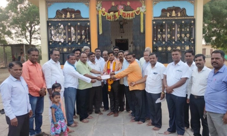 ಬಡ ವಿದ್ಯಾರ್ಥಿಗೆ ಆರ್ಥಿಕ ನೆರವು