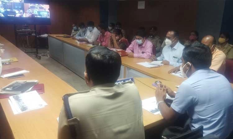 ಕೋವಿಡ್‌ ಮಾರ್ಗಸೂಚಿ ಅನುಷ್ಠಾನಕ್ಕೆ ಸೂಚನೆ