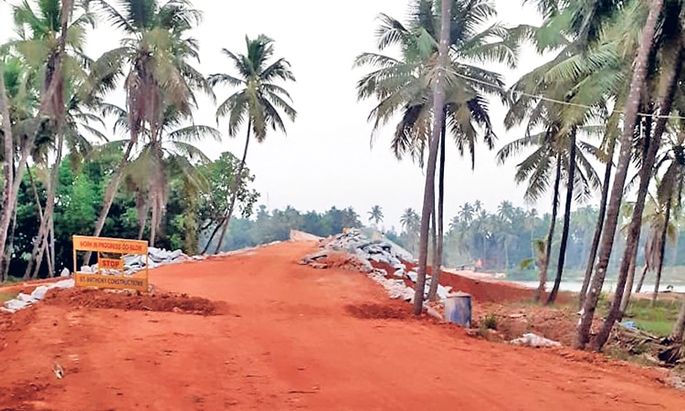 ಮೊವಾಡಿ: ಸೇತುವೆ ಪೂರ್ಣಗೊಂಡರೂ ಆರಂಭವಾಗಿಲ್ಲ ಸಂಚಾರ