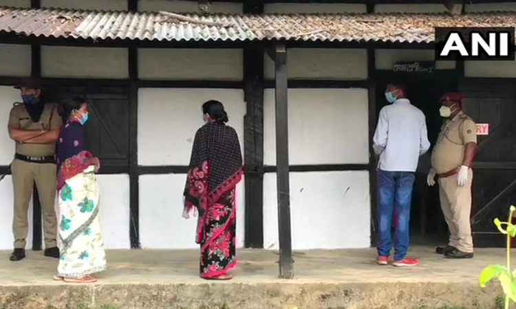 ಪ.ಬಂಗಾಳ, ಅಸ್ಸಾಂನಲ್ಲಿ ಮೊದಲ ಹಂತದ ಮತದಾನ ಆರಂಭ: ದಾಖಲೆಯ ಮತದಾನಕ್ಕೆ ಮೋದಿ ಕರೆ