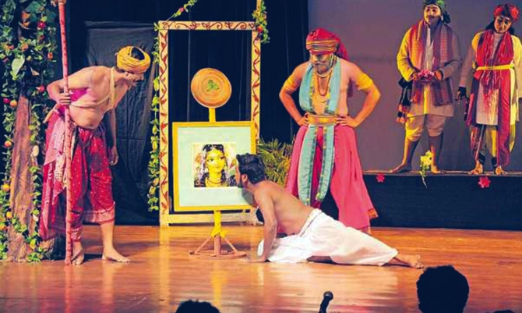 ಸುಶಿಕ್ಷಿತ ಸಮಾಜಕ್ಕೆ ರಂಗಭೂಮಿಯೇ ಜೀವಾಳ