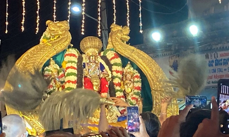 ಕೋವಿಡ್ ನಡುವೆ ಸರಳ ಸಂಭ್ರಮದಿಂದ ನಡೆದ ವೈರಮುಡಿ ಉತ್ಸವ