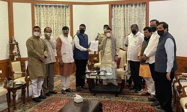 ದೇಶ್ ಮುಖ್ ವಸೂಲಿ ಪ್ರಕರಣ : ರಾಜ್ಯಪಾಲರನ್ನು ಭೇಟಿ ಮಾಡಿದ ಫಡ್ನವಿಸ್