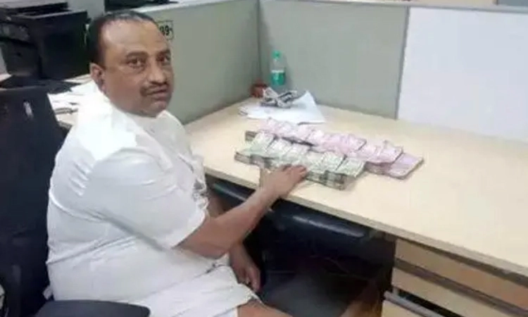 ಲಂಚ ಸ್ವೀಕಾರ ಆರೋಪ : BBMP ಸಹಾಯಕ ಎಂಜಿನಿಯರ್ ದೇವೇಂದ್ರಪ್ಪ ವಿಚಾರಣೆಗೆ ಆಯುಕ್ತರ ಅನುಮತಿ