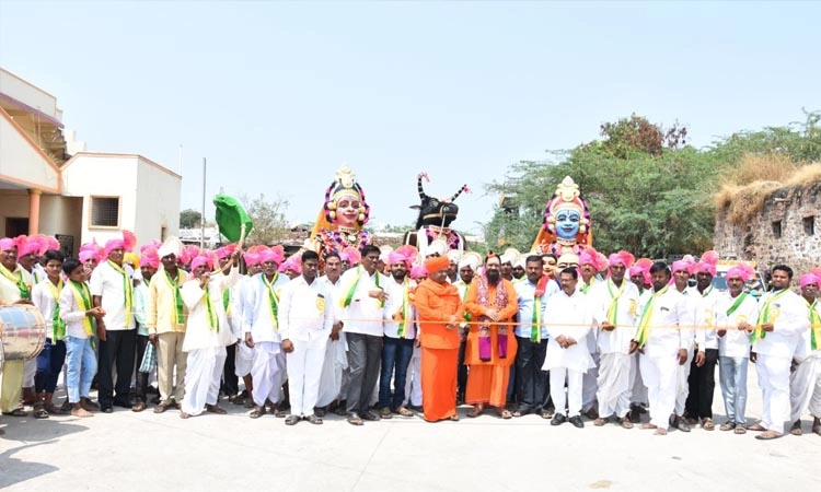 ಜಾನಪದ ಬದುಕು ಉಳಿಸಿ-ಬೆಳೆಸಿ : ವಿಜುಗೌಡ