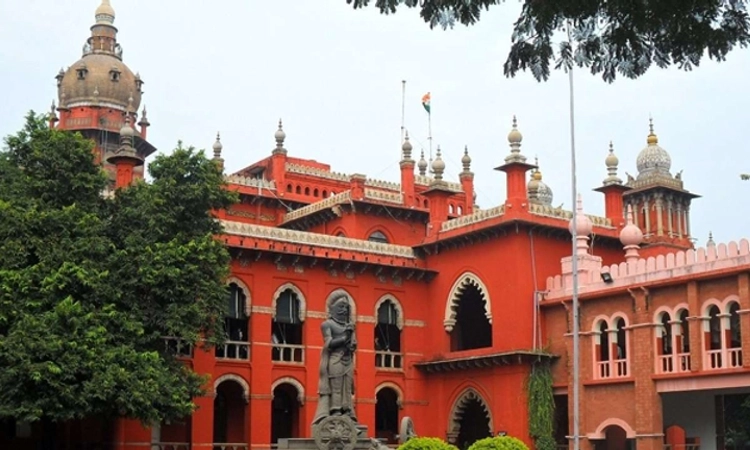 ರಾಷ್ಟ್ರಧ್ವಜದ ಕೇಕ್‌ ಕತ್ತರಿಸುವುದು ರಾಷ್ಟ್ರದ್ರೋಹವಲ್ಲ : ಮದ್ರಾಸ್‌ ಹೈಕೋರ್ಟ್‌ ಆದೇಶ