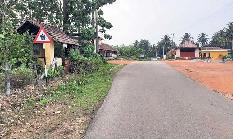 ಪರವಾನಿಗೆ ಹಲವು; ಗ್ರಾಮಕ್ಕೆ  ಬರುವುದು ಮಾತ್ರ ಒಂದೇ ಬಸ್‌!
