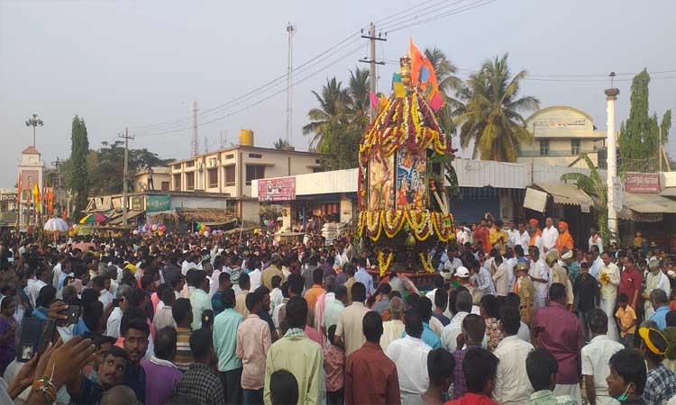 ವಿಜೃಂಭಣೆಯ ತೇರು ಹನುಮಪ್ಪ ರಥೋತ್ಸವ