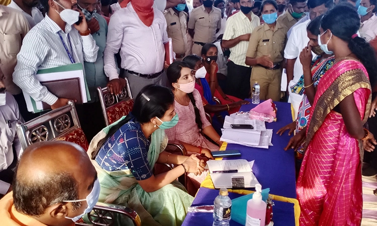 ಬರೀ 1 ತಾಸಿಗೆ ಸೀಮಿತವಾಗಿದ್ದ ಜಿಲ್ಲಾಧಿಕಾರಿ ನಡೆ