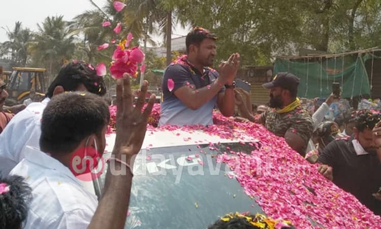 ಕಲಬುರಗಿಯಲ್ಲಿ ಪುನೀತ್: ‘ಯುವರತ್ನ’ ಚಿತ್ರ ತಂಡಕ್ಕೆ ಭರ್ಜರಿ ಸ್ವಾಗತ