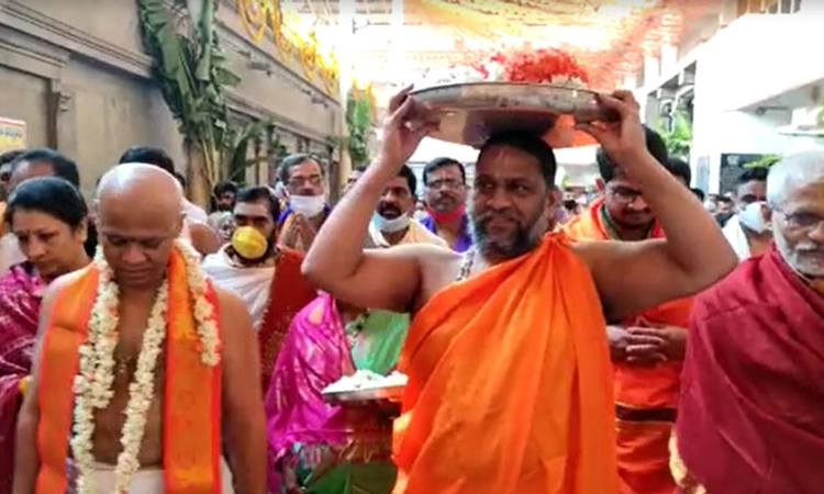 ಮಂತ್ರಾಲಯ ಮಠದಲ್ಲಿ ವರ್ಧಂತ್ಯುತ್ಸವ ವೈಭವ