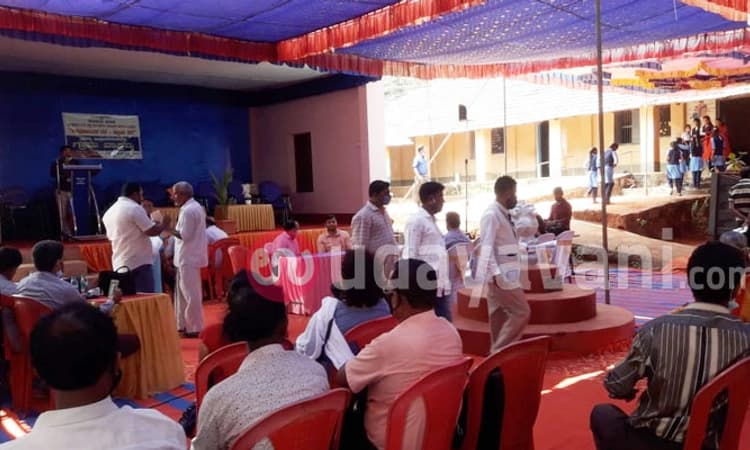 ಜಿಲ್ಲಾಧಿಕಾರಿಗಳ ಗ್ರಾಮ ವಾಸ್ತವ್ಯ: ಮಧ್ಯಾಹ್ನವಾದರೂ ಸ್ಥಳಕ್ಕೆ ಆಗಮಿಸದ ದಕ್ಷಿಣ ಕನ್ನಡ ಡಿಸಿ