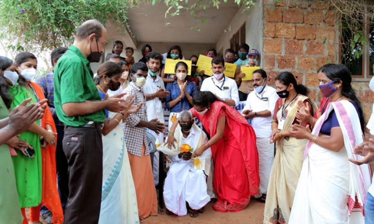 ಕಾಸರಗೋಡು: ಮತದಾನದ ಜಾಗೃತಿ ಮೂಡಿಸುತ್ತಿರುವ ಶತಾಯುಷಿ