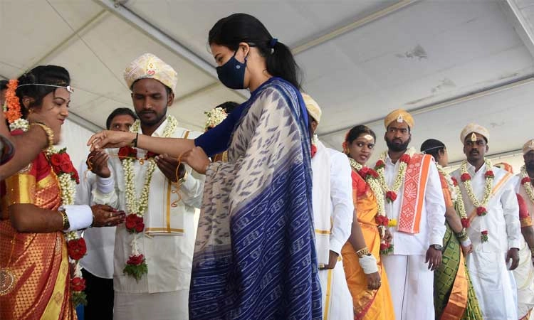 ಚಾ.ಬೆಟ್ಟದಲ್ಲಿಸಪ್ತಪದಿ ತುಳಿದ 14 ಜೋಡಿ