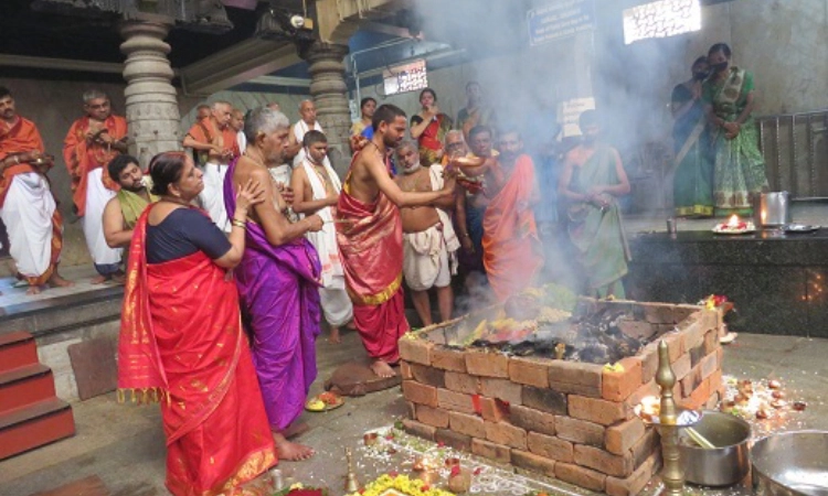 ಕಟೀಲು ದೇವಸ್ಥಾನದಲ್ಲಿ ರಾಶಿಪೂಜೆ, ಚಂಡಿಕಾಯಾಗ