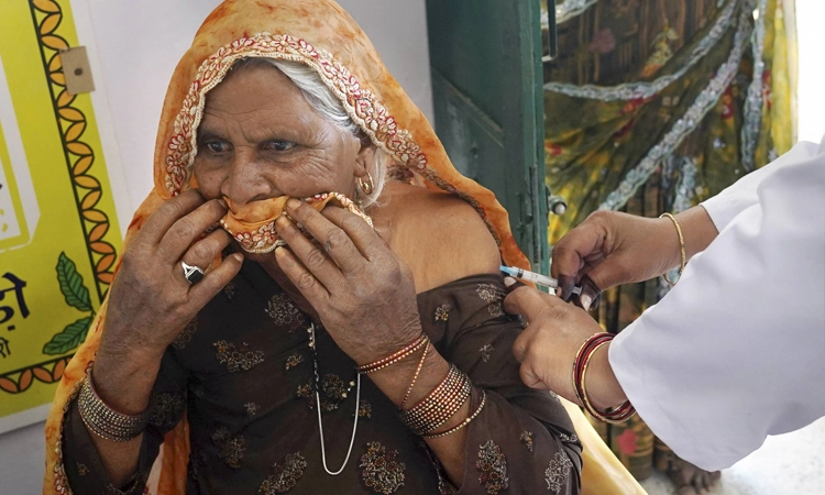 ಲಸಿಕೆಗೆ ಹಿರಿಯರೇ ಮುಂದು : 10 ಲಕ್ಷ ದಾಟಿದ ಲಸಿಕೆ ಸ್ವೀಕರಿಸಿದವರ ಸಂಖ್ಯೆ