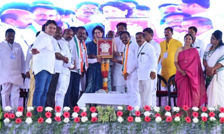 Karnataka Election ಖಾಲಿ ಇರುವ 2.50 ಲಕ್ಷ ಹುದ್ದೆ ಭರ್ತಿ ಮಾಡ್ತೇವೆ: ಪ್ರಿಯಾಂಕ ಗಾಂಧಿ