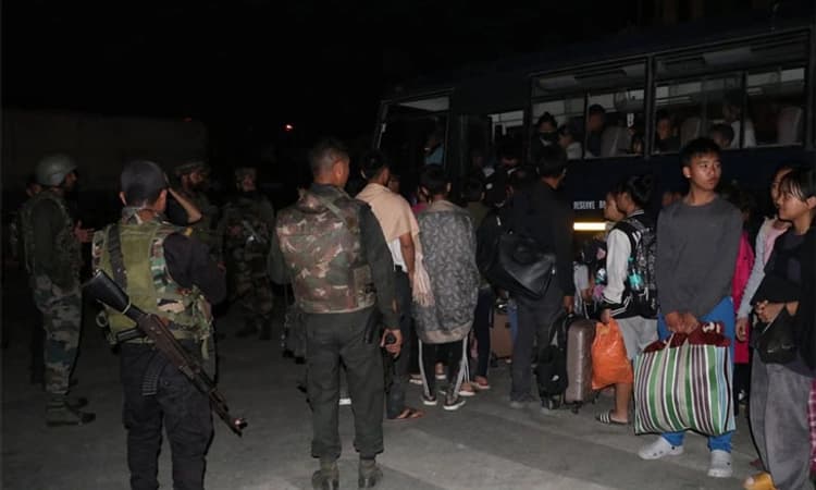 Manipur ಭುಗಿಲೆದ್ದ ಹಿಂಸಾಚಾರ; 8 ಜಿಲ್ಲೆಗಳಲ್ಲಿ ಕರ್ಫ್ಯೂ: ಸಿಎಂ ಜತೆ ಮಾತನಾಡಿದ ಶಾ