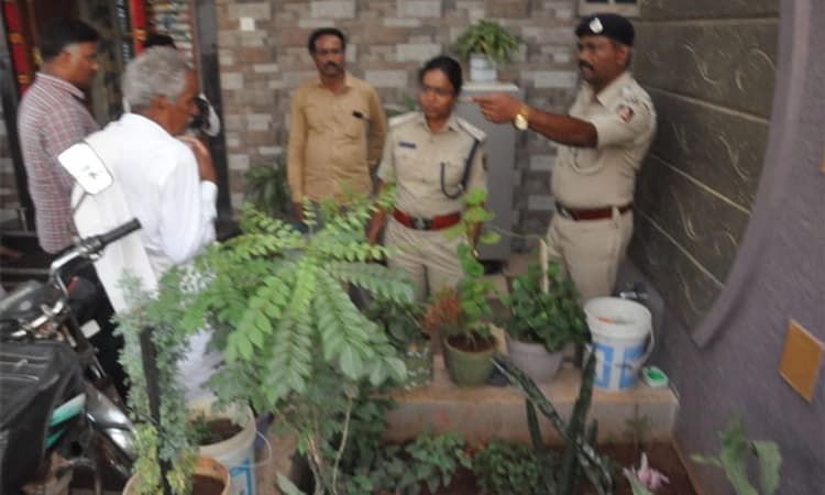 ಕೊಳ್ಳೇಗಾಲ : ಮನೆ ಬೀಗ ಮುರಿದು ಲಕ್ಷಾಂತರ ರೂ. ನಗ-ನಗದು ಕಳವು