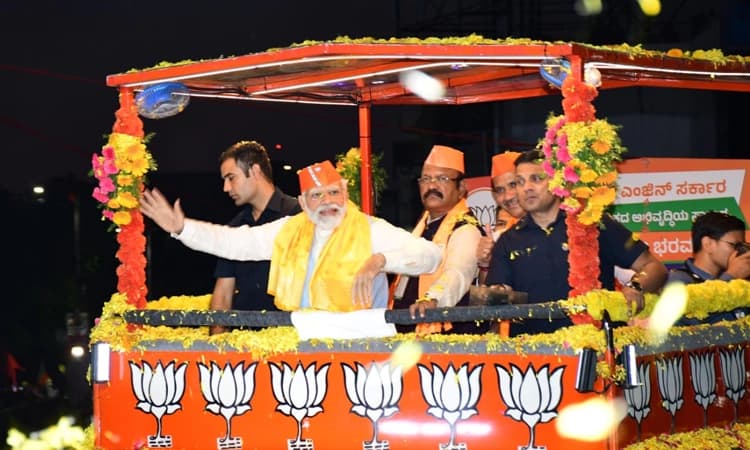 ಕಲಬುರಗಿಯಲ್ಲಿ ಪ್ರಧಾನಿ ಭರ್ಜರಿ ರೋಡ್ ಶೋ… ಲಕ್ಷಾಂತರ ಮಂದಿ ಭಾಗಿ