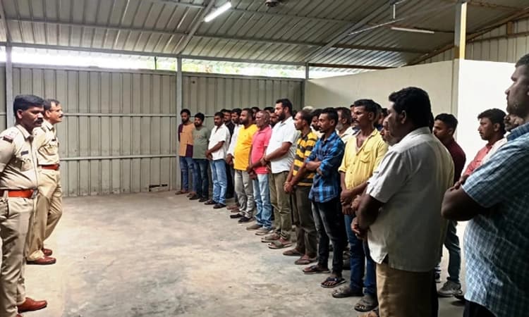 ಹುಣಸೂರು: ರೌಡಿಶೀಟರ್‌ಗಳು ಎಚ್ಚರವಹಿಸದಿದ್ದಲ್ಲಿ ಗಡಿಪಾರು ಎಚ್ಚರಿಕೆ