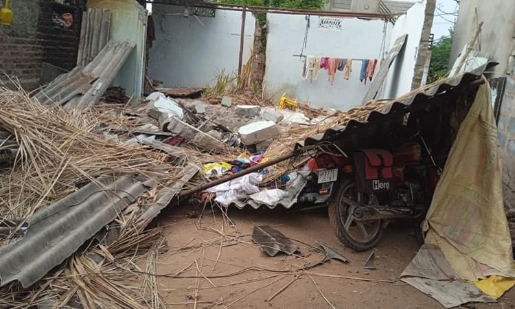 ಮಳೆಗೆ ಕುಸಿದ ಮನೆ: ನವಜಾತ ಶಿಶು ಸೇರಿ ಇಬ್ಬರು ಮೃತ್ಯು